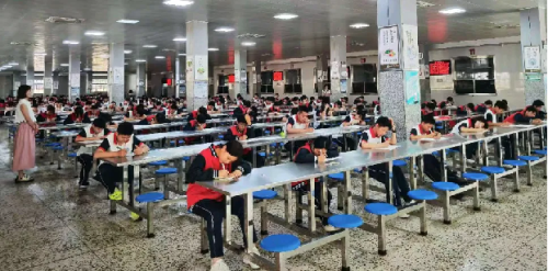 开高初中部举行“数海争锋  ‘题’升思维” 数学竞赛活动